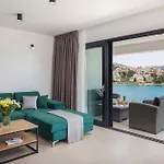 Luxury Beachfront L'amour With Heated Pool Near Sibenik