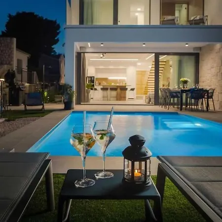 Luxury Seaside L'amour With Pool In Sibenik -
