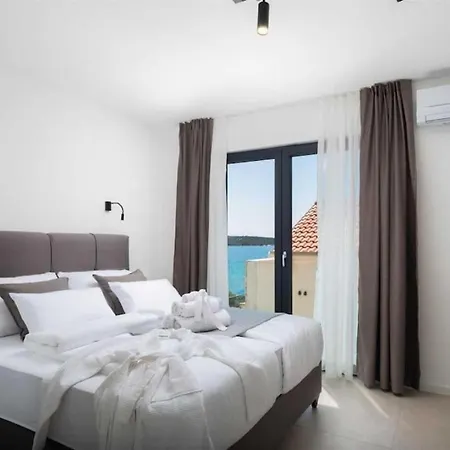 Luxury Seaside L'amour With Pool In Sibenik -