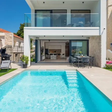 Luxury Beachfront L'amour With Heated Pool Near Sibenik