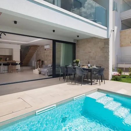 Luxury Beachfront L'amour With Heated Pool Near Sibenik *