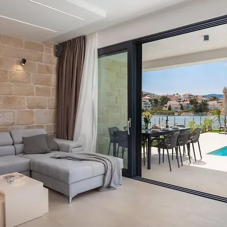 וילה Luxury Beachfront L'amour With Heated Pool Near Sibenik ז'אבוריץ'