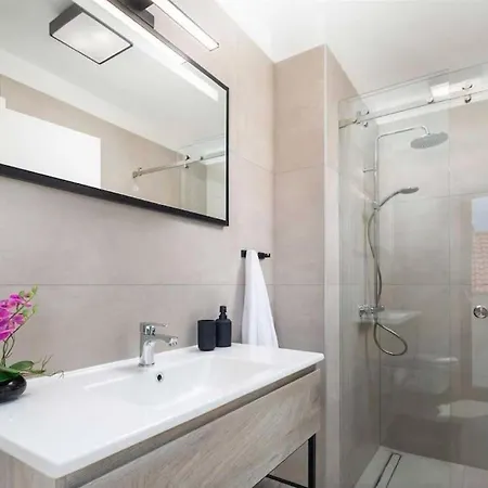 Luxury Beachfront L'amour With Heated Pool Near Sibenik