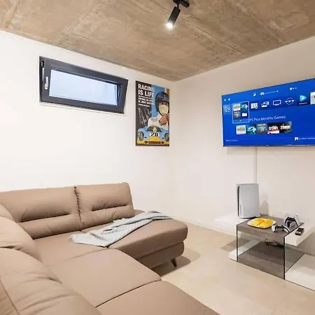 Luxury Beachfront L'amour With Heated Pool Near Sibenik וילה *