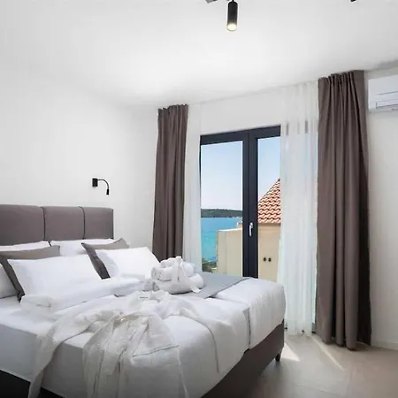 Luxury Beachfront L'amour With Heated Pool Near Sibenik *