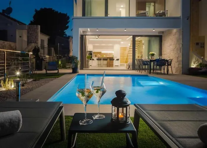 Luxury Seaside L'amour With Pool In Sibenik -
