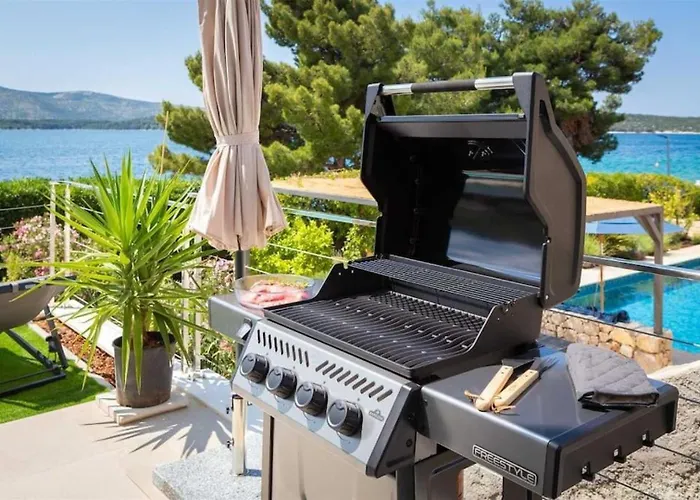 Luxury Seaside L'amour With Pool In Sibenik -