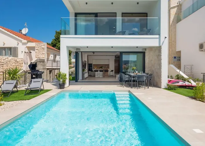 Luxury Seaside L'amour With Pool In Sibenik -