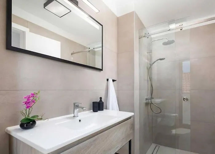 Luxury Seaside L'amour With Pool In Sibenik -