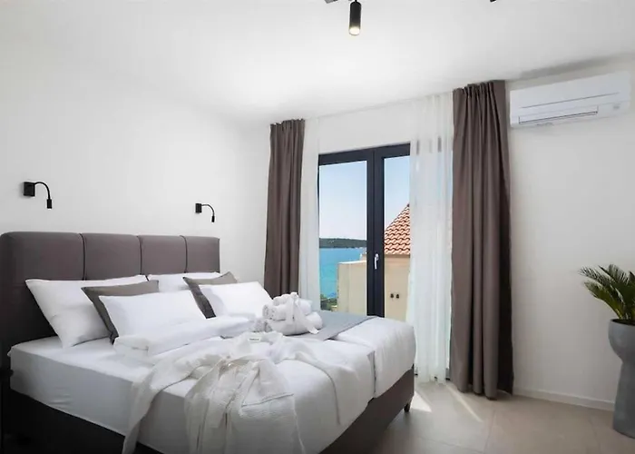 Luxury Seaside L'amour With Pool In Sibenik - *